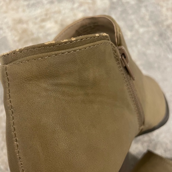 Jbu Women's Triumph Boots Taupe Color Side Zip- JB17TRI54 Size 8.5M - Picture 10 of 13